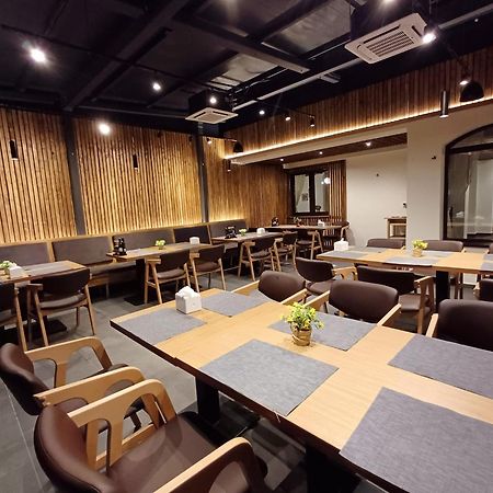 Pensiune & Restaurant Victoria Пэлтиниш Экстерьер фото