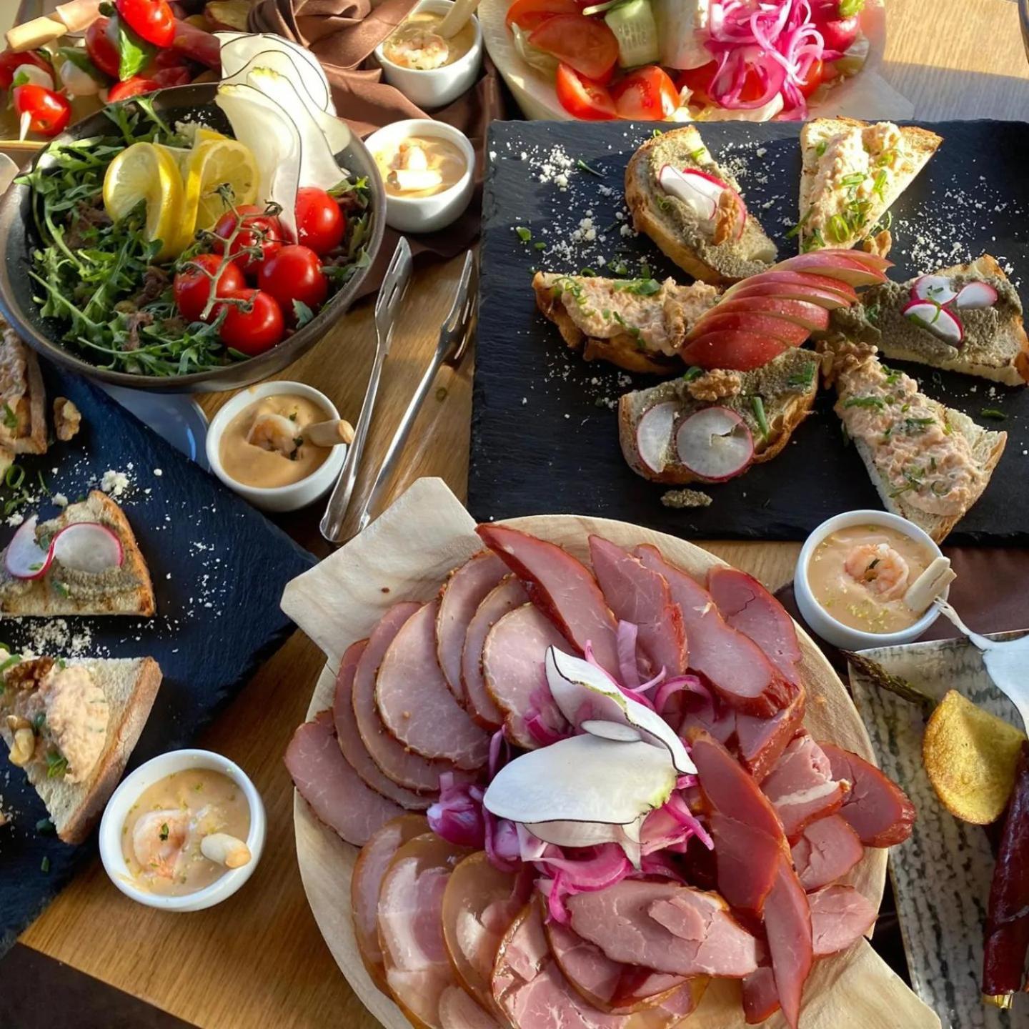 Pensiune & Restaurant Victoria Пэлтиниш Экстерьер фото